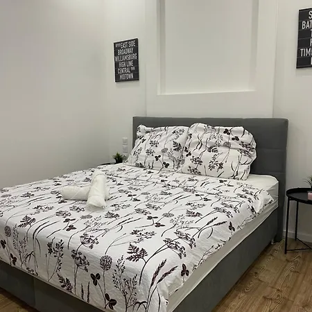 Апартаменты Brhomes Emerald